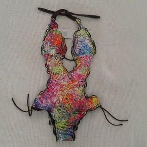 new swimsuit monokini never used with tag. size M